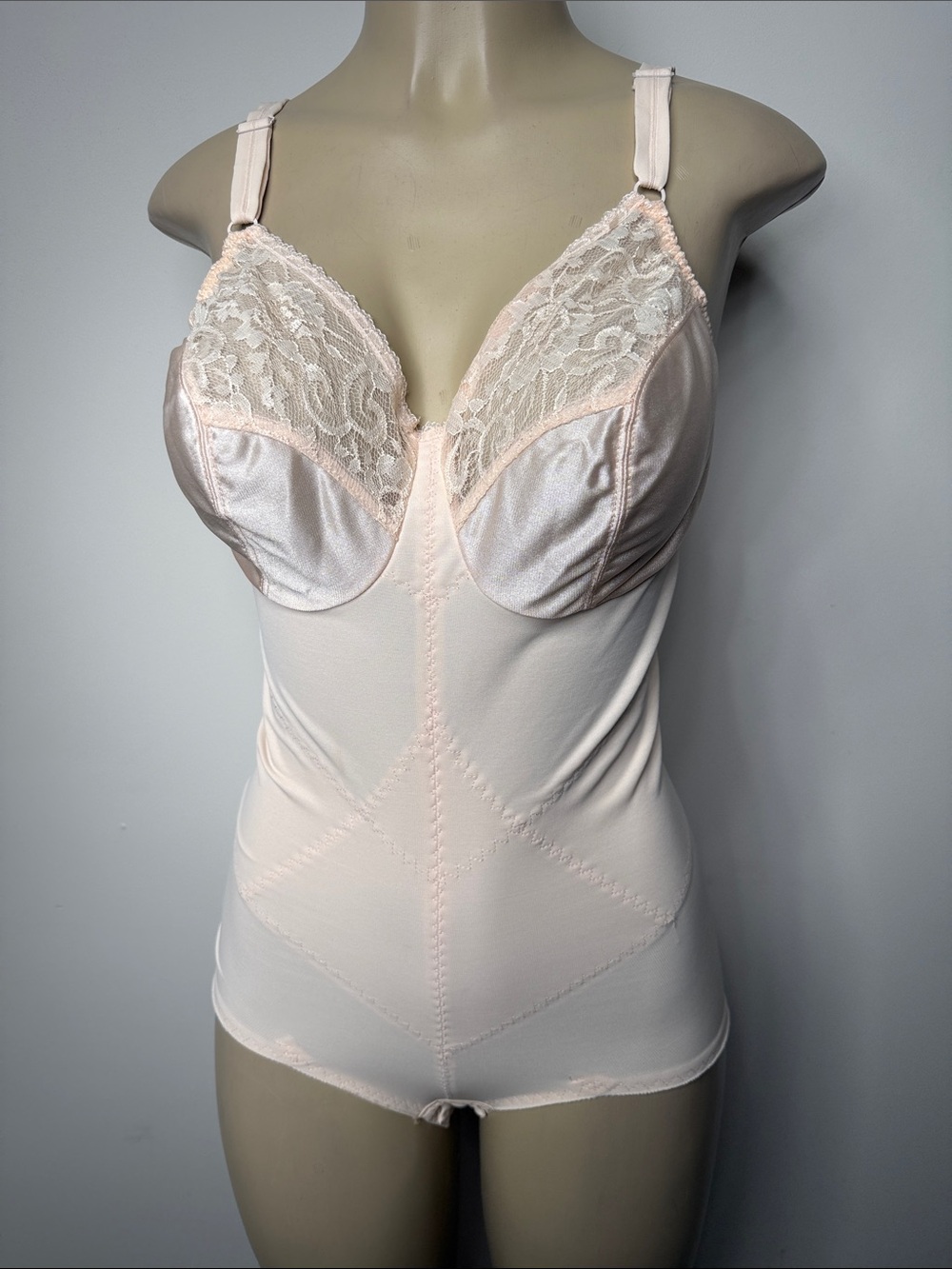 Comfort Shaping Lace-Top Bodysuit in Light Blush